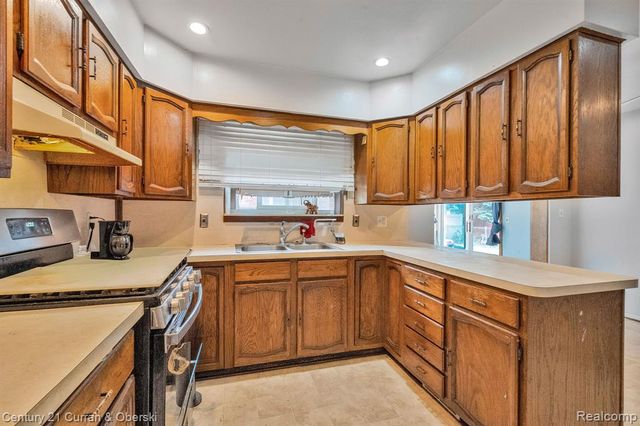 27227 W Pleasant Ridge Street, Dearborn Heights, MI 48127