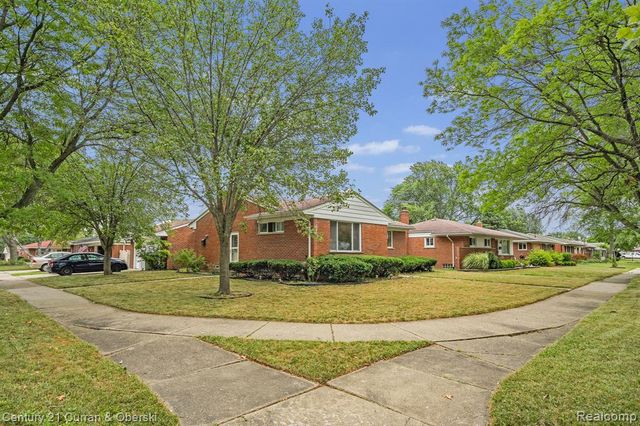 27227 W Pleasant Ridge Street, Dearborn Heights, MI 48127