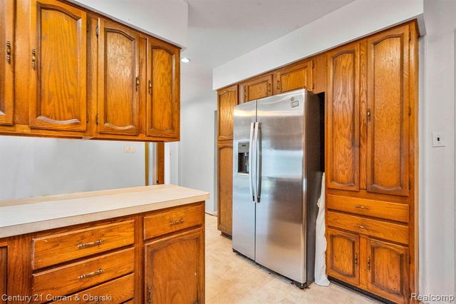 27227 W Pleasant Ridge Street, Dearborn Heights, MI 48127