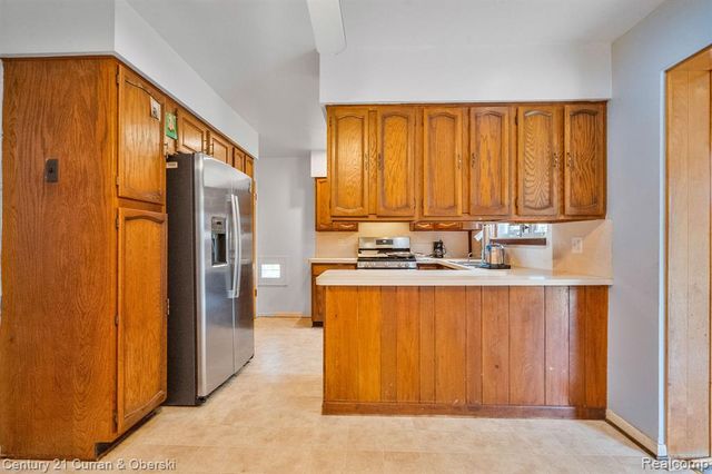 27227 W Pleasant Ridge Street, Dearborn Heights, MI 48127