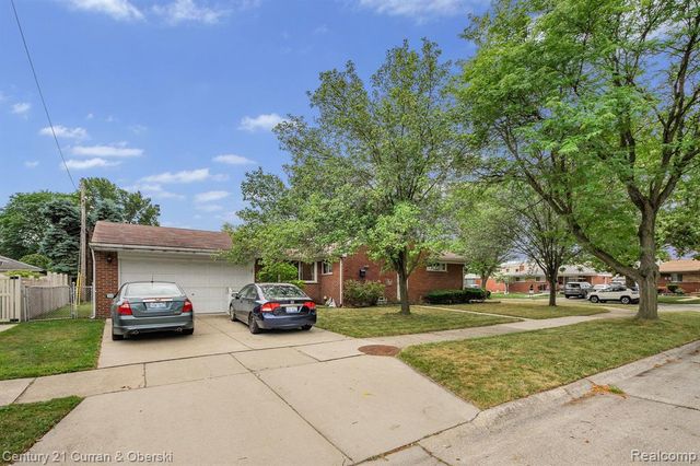 27227 W Pleasant Ridge Street, Dearborn Heights, MI 48127