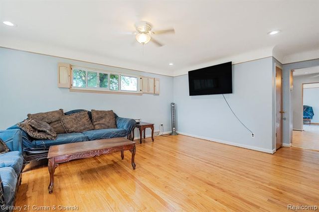 27227 W Pleasant Ridge Street, Dearborn Heights, MI 48127