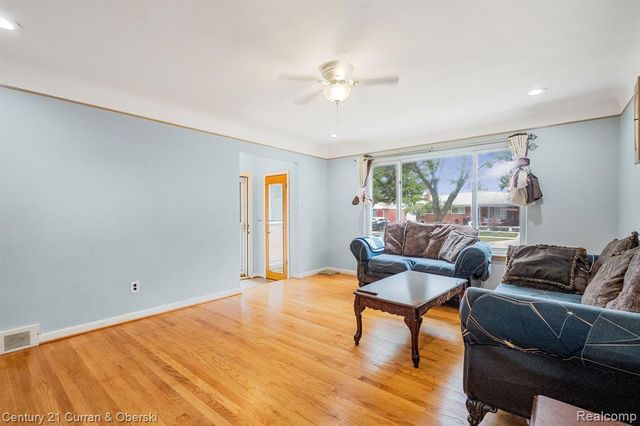 27227 W Pleasant Ridge Street, Dearborn Heights, MI 48127