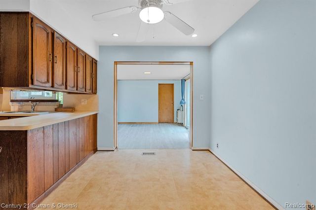 27227 W Pleasant Ridge Street, Dearborn Heights, MI 48127