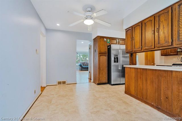 27227 W Pleasant Ridge Street, Dearborn Heights, MI 48127