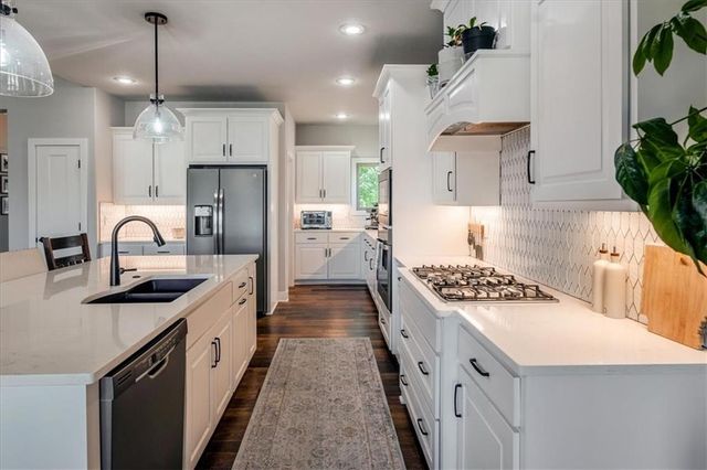 1908 NE Catalina Avenue, Lee's Summit, MO 64064