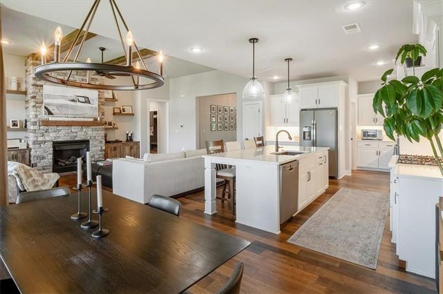 1908 NE Catalina Avenue, Lee's Summit, MO 64064