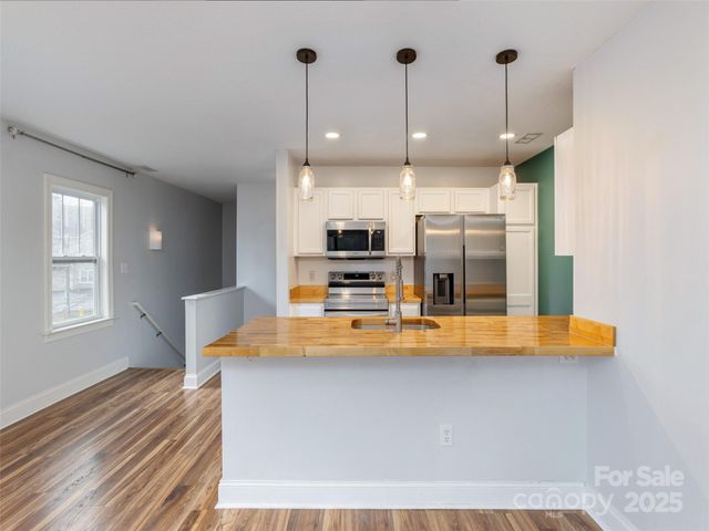 40 Foxden Drive 204, Fletcher, NC 28732