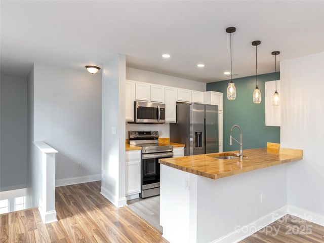 40 Foxden Drive 204, Fletcher, NC 28732