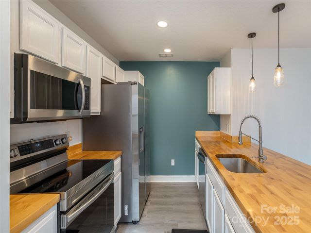 40 Foxden Drive 204, Fletcher, NC 28732