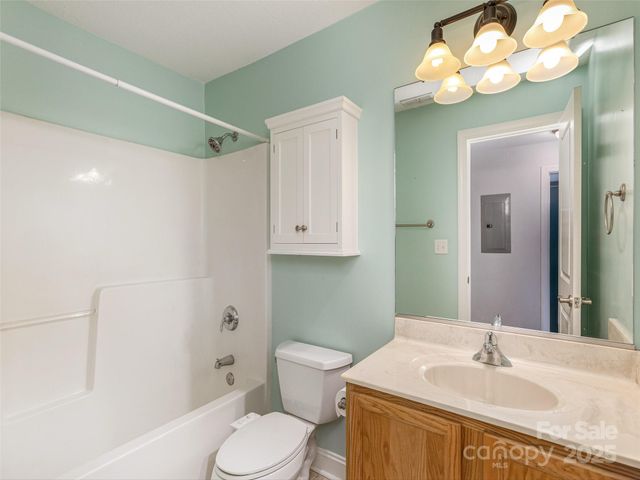 40 Foxden Drive 204, Fletcher, NC 28732