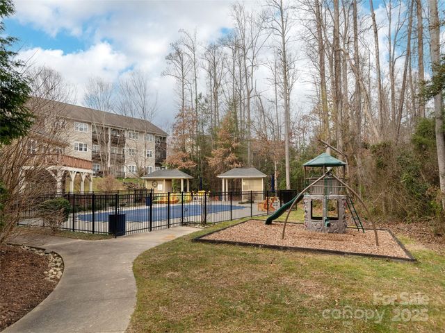 40 Foxden Drive 204, Fletcher, NC 28732