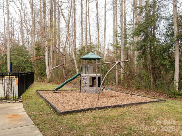 40 Foxden Drive 204, Fletcher, NC 28732