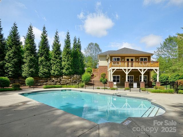 40 Foxden Drive 204, Fletcher, NC 28732