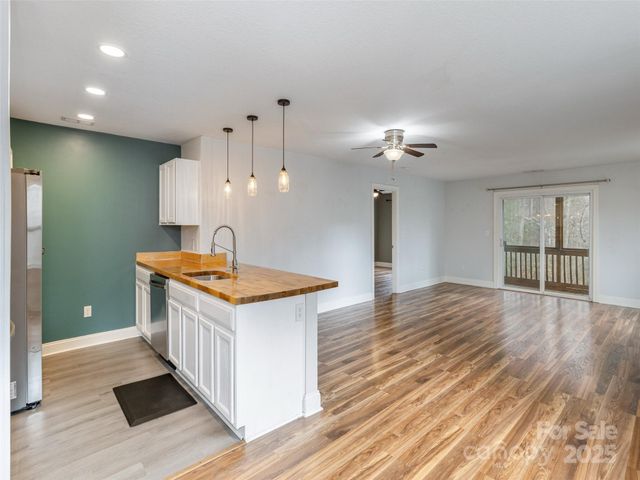 40 Foxden Drive 204, Fletcher, NC 28732