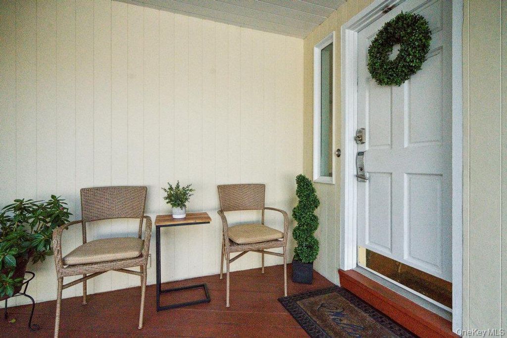 23 Wildwood Lane, Greenvale, NY 11548 — photo 2