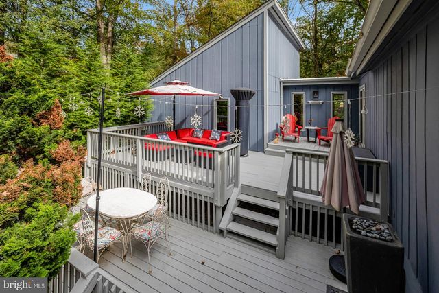 526 SPRINGVALE RD, Great Falls, VA 22066