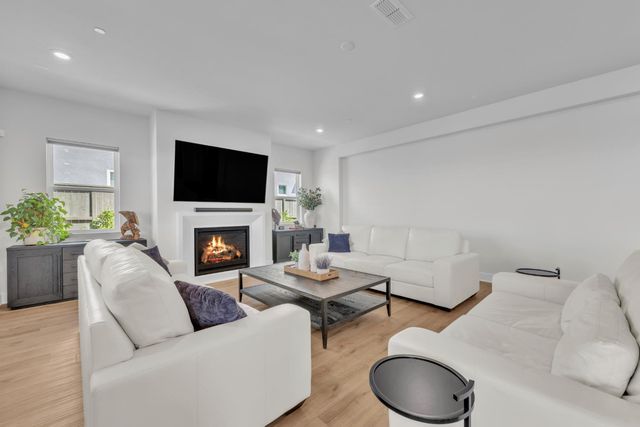 14873 Amber Grove Ct, Folsom, CA 95630