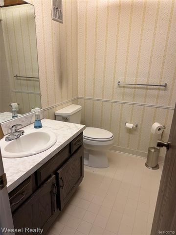 36675 Engleside Drive, Sterling Heights, MI 48310