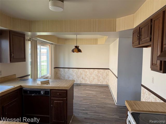 36675 Engleside Drive, Sterling Heights, MI 48310