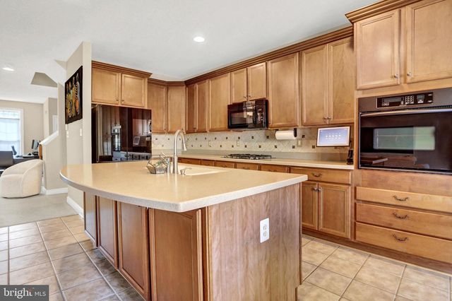 8 INDIANA CIR, Lemoyne, PA 17043