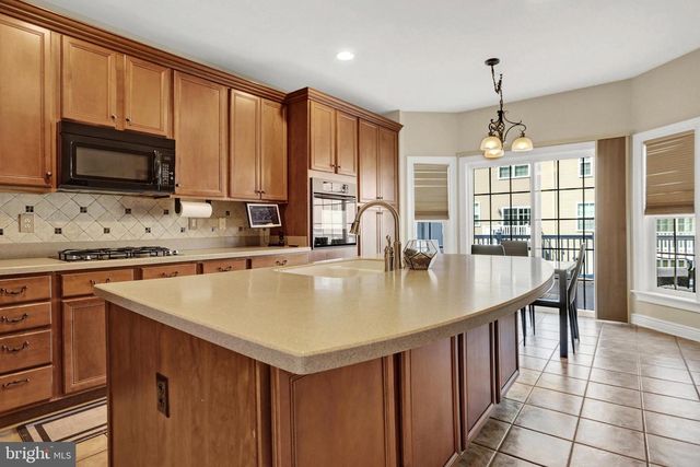 8 INDIANA CIR, Lemoyne, PA 17043