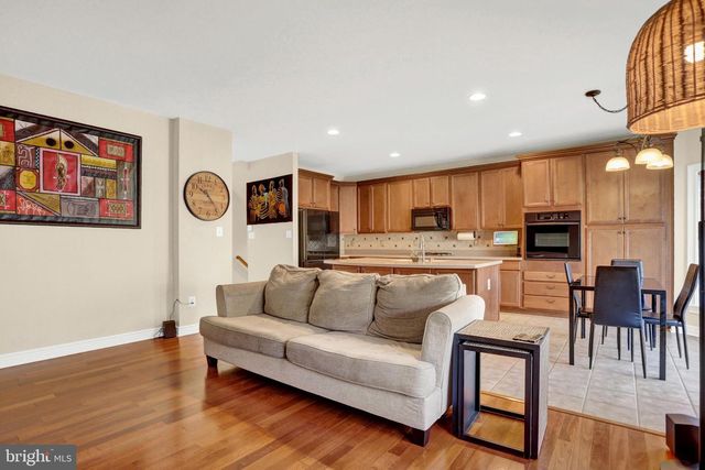 8 INDIANA CIR, Lemoyne, PA 17043