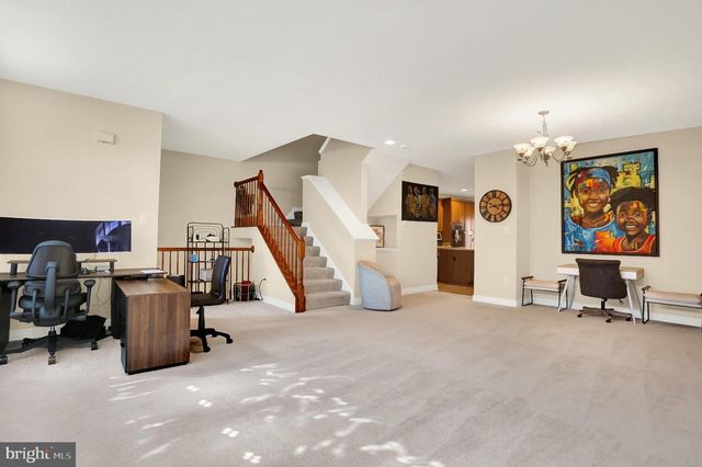 8 INDIANA CIR, Lemoyne, PA 17043