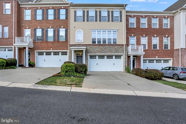8 INDIANA CIR, Lemoyne, PA 17043