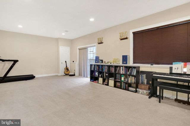 8 INDIANA CIR, Lemoyne, PA 17043