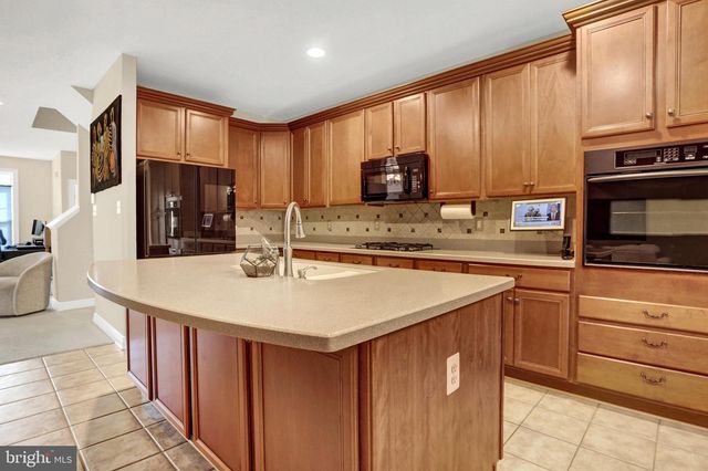 8 INDIANA CIR, Lemoyne, PA 17043