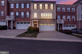 8 INDIANA CIR, Lemoyne, PA 17043