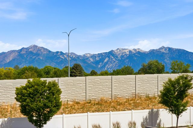 3833 W GARTMORE LN, Taylorsville, UT 84129