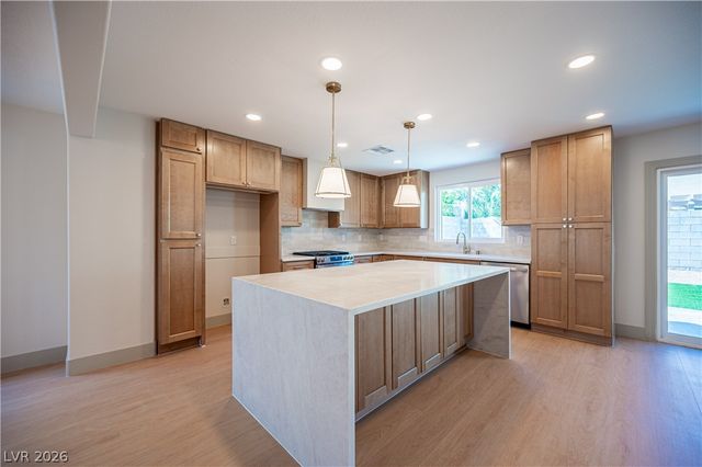 10000 Ranch Hand Avenue, Las Vegas, NV 89117