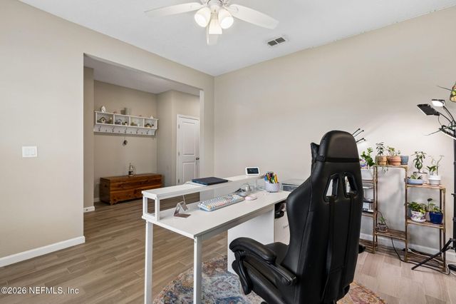 10863 VENTNOR Avenue, Jacksonville, FL 32218