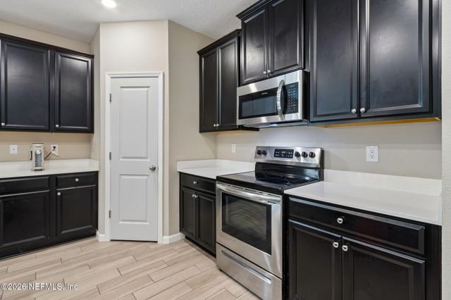 10863 VENTNOR Avenue, Jacksonville, FL 32218