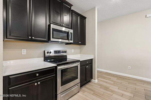 10863 VENTNOR Avenue, Jacksonville, FL 32218