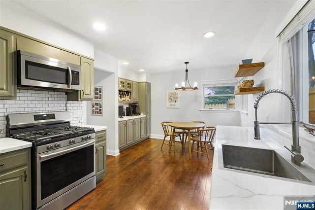 27 Shawnee Trail, Denville Township, NJ 07834