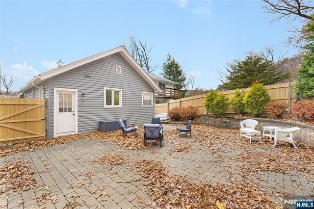 27 Shawnee Trail, Denville Township, NJ 07834