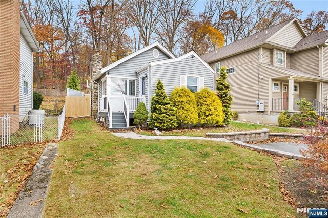 27 Shawnee Trail, Denville Township, NJ 07834