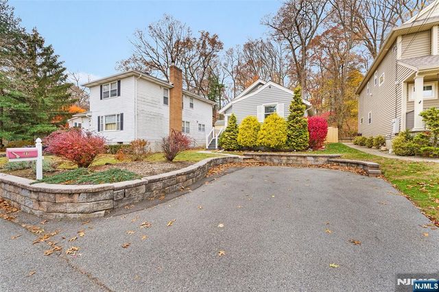 27 Shawnee Trail, Denville Township, NJ 07834