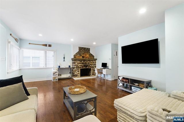 27 Shawnee Trail, Denville Township, NJ 07834