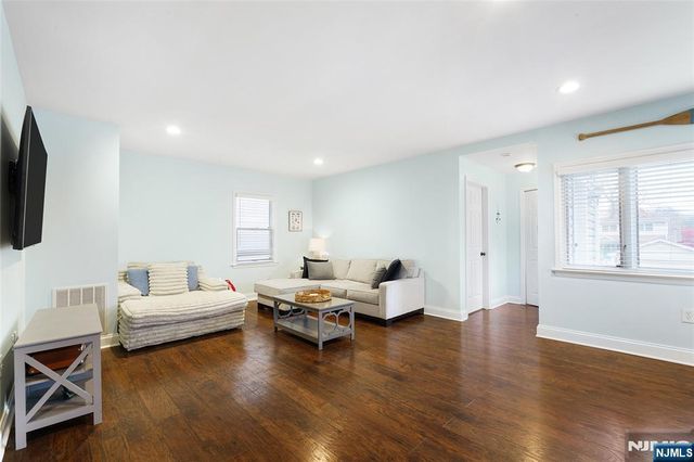 27 Shawnee Trail, Denville Township, NJ 07834