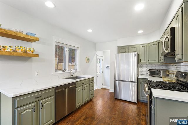 27 Shawnee Trail, Denville Township, NJ 07834