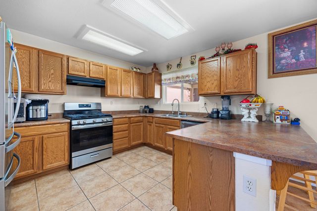 1842 Santa Maria Avenue, Porterville, CA 93257