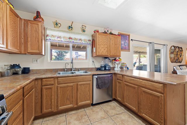1842 Santa Maria Avenue, Porterville, CA 93257