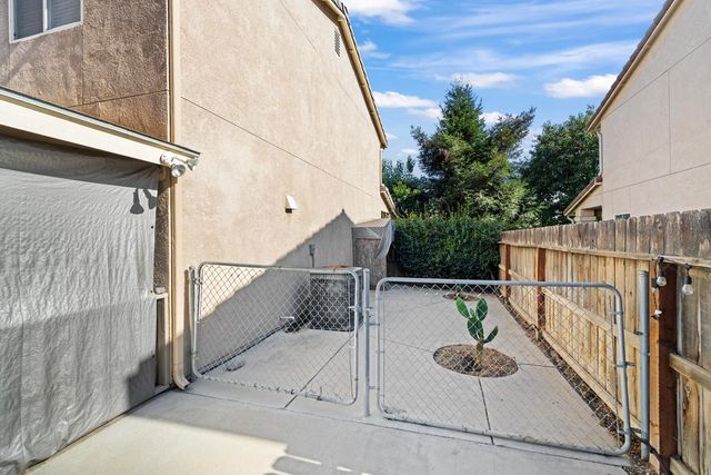 1842 Santa Maria Avenue, Porterville, CA 93257