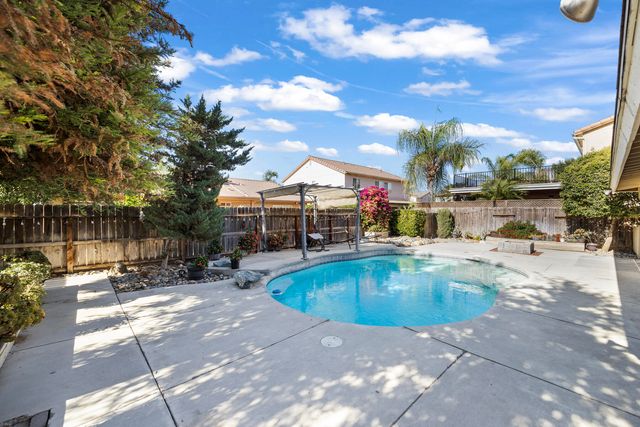 1842 Santa Maria Avenue, Porterville, CA 93257