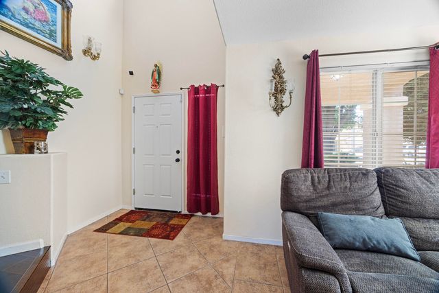 1842 Santa Maria Avenue, Porterville, CA 93257