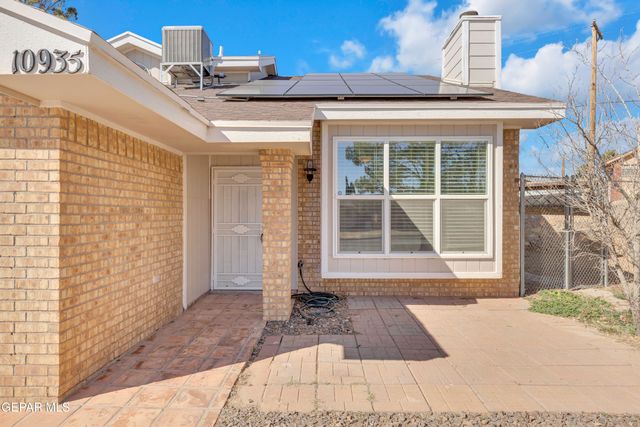 10935 YOGI BERRA Drive, El Paso, TX 79934